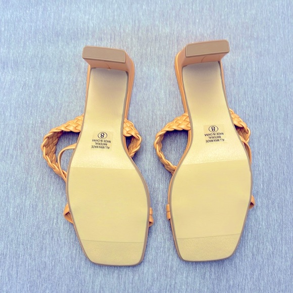 NWOT Soda heeled sandals, peach size 8. - Picture 3 of 3